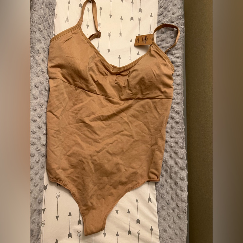 VICTORIAS SECRET PINK SEAMLESS SHAPE BODYSUIT